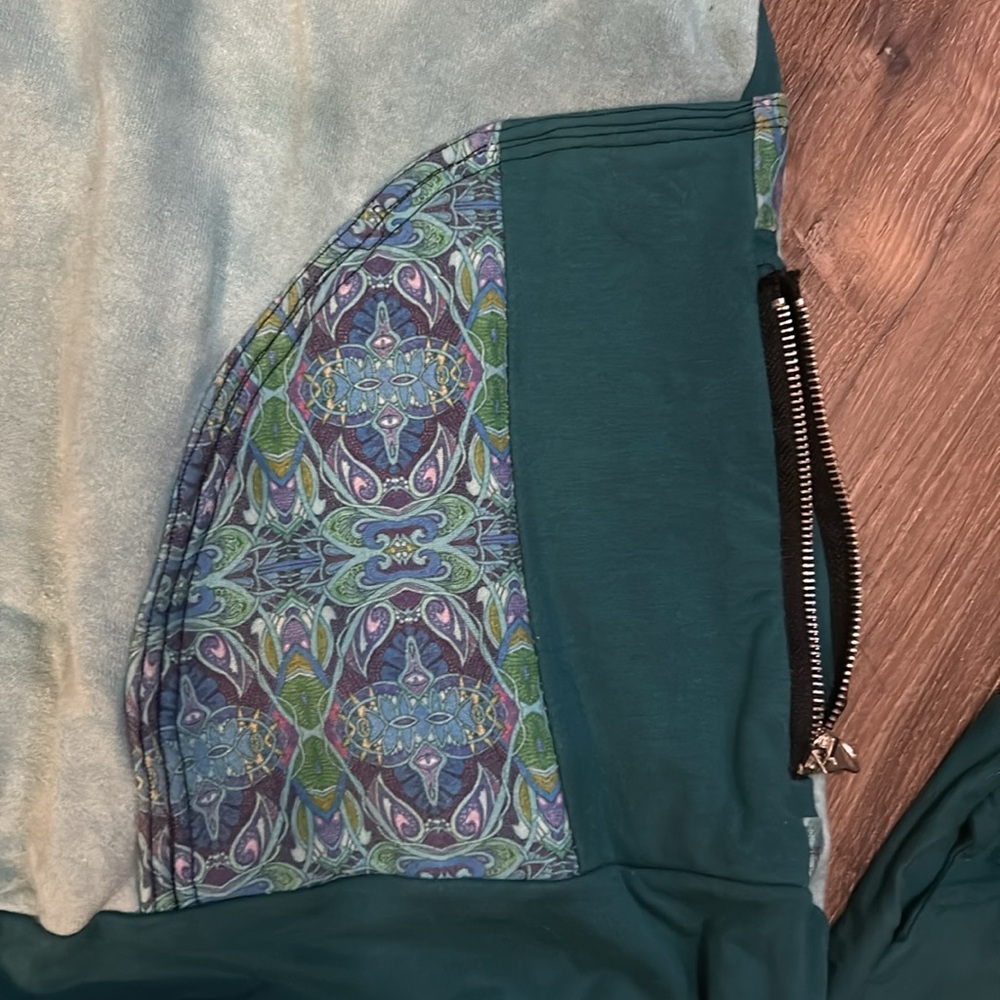 Rare find. Custom made hoody. Bamboo fabric. - Picture 2 of 3